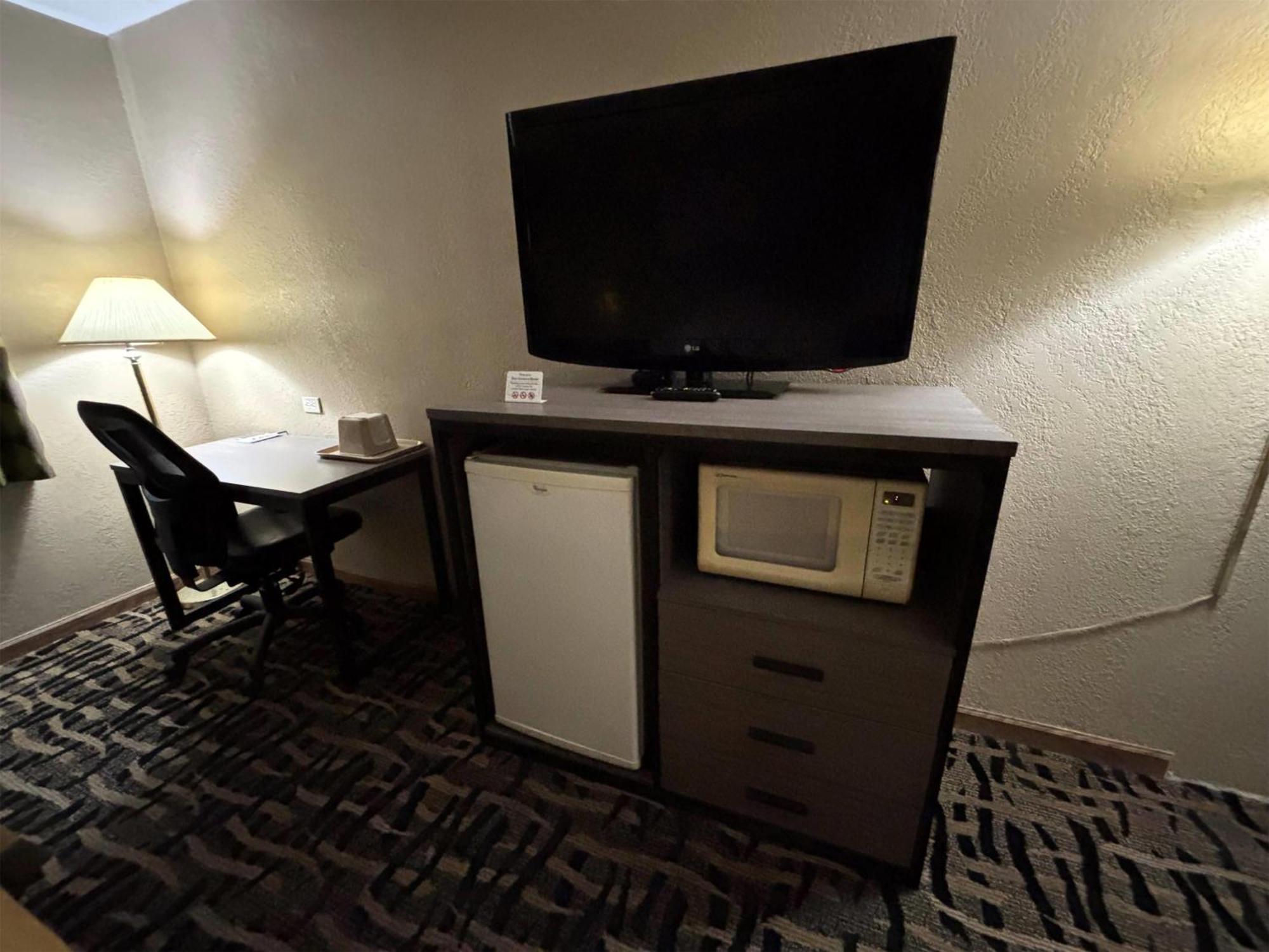 Super 8 By Wyndham Mclean/Bloomington Sw Motel Eksteriør bilde